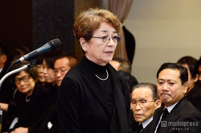 川島なお美さん告別式 拍手で最後の別れ モデルプレス 川島なお美さん告別式 拍手で最後の別れ モデルプレス