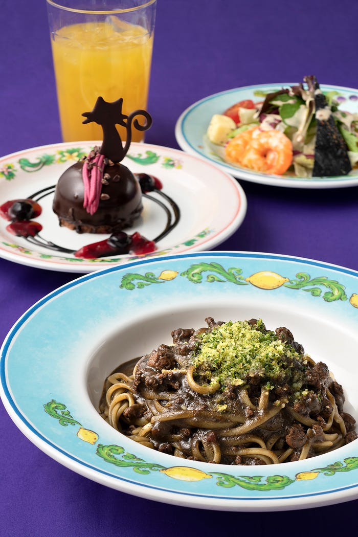 スペシャルセット1,880円/販売店舗「カフェ・ポルトフィーノ」 (C)Disney