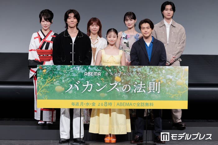 (上段左から)東村アキコ監督、加納愛子、山下美月、桜田通(下段左から)チェ・ジョンヒョプ、橋本環奈、勝地涼(C)モデルプレス