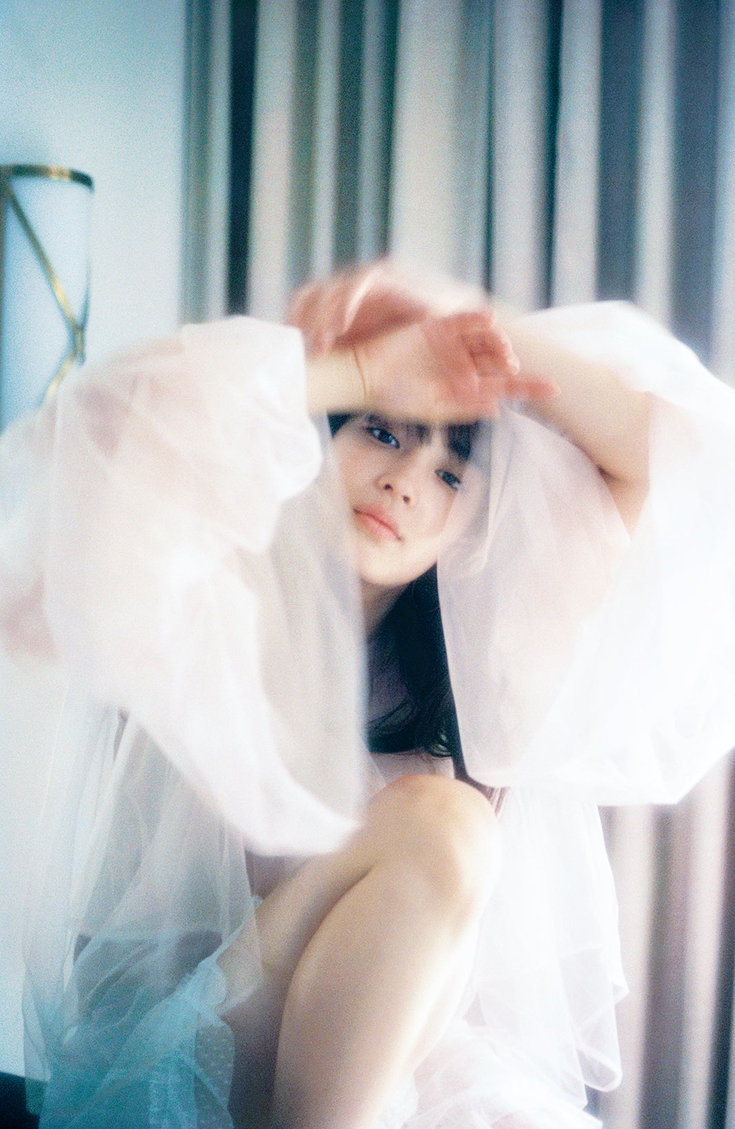 広瀬すず／「レジャー・トレジャー」ポスター（撮影：奥山由之／講談社）