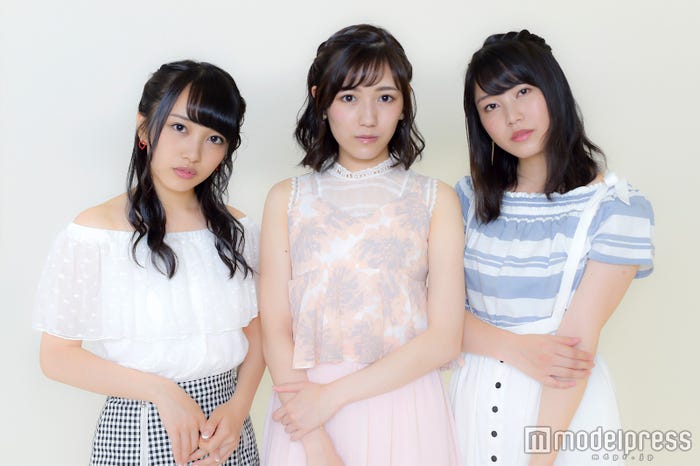 (左から)向井地美音、渡辺麻友、横山由依(C)モデルプレス