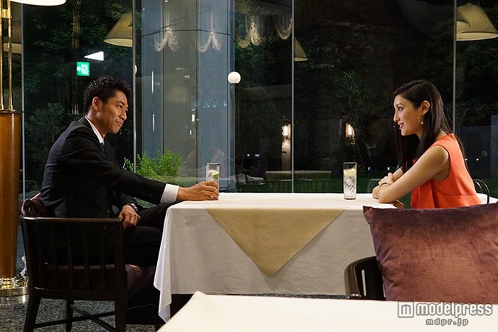 (左から)AKIRA、菜々緒(C)関西テレビ