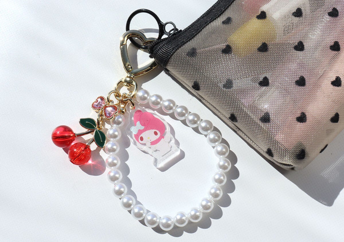 ポーチ 宝島社サンリオキャラクターズきらきらフルーツチャームポーチ