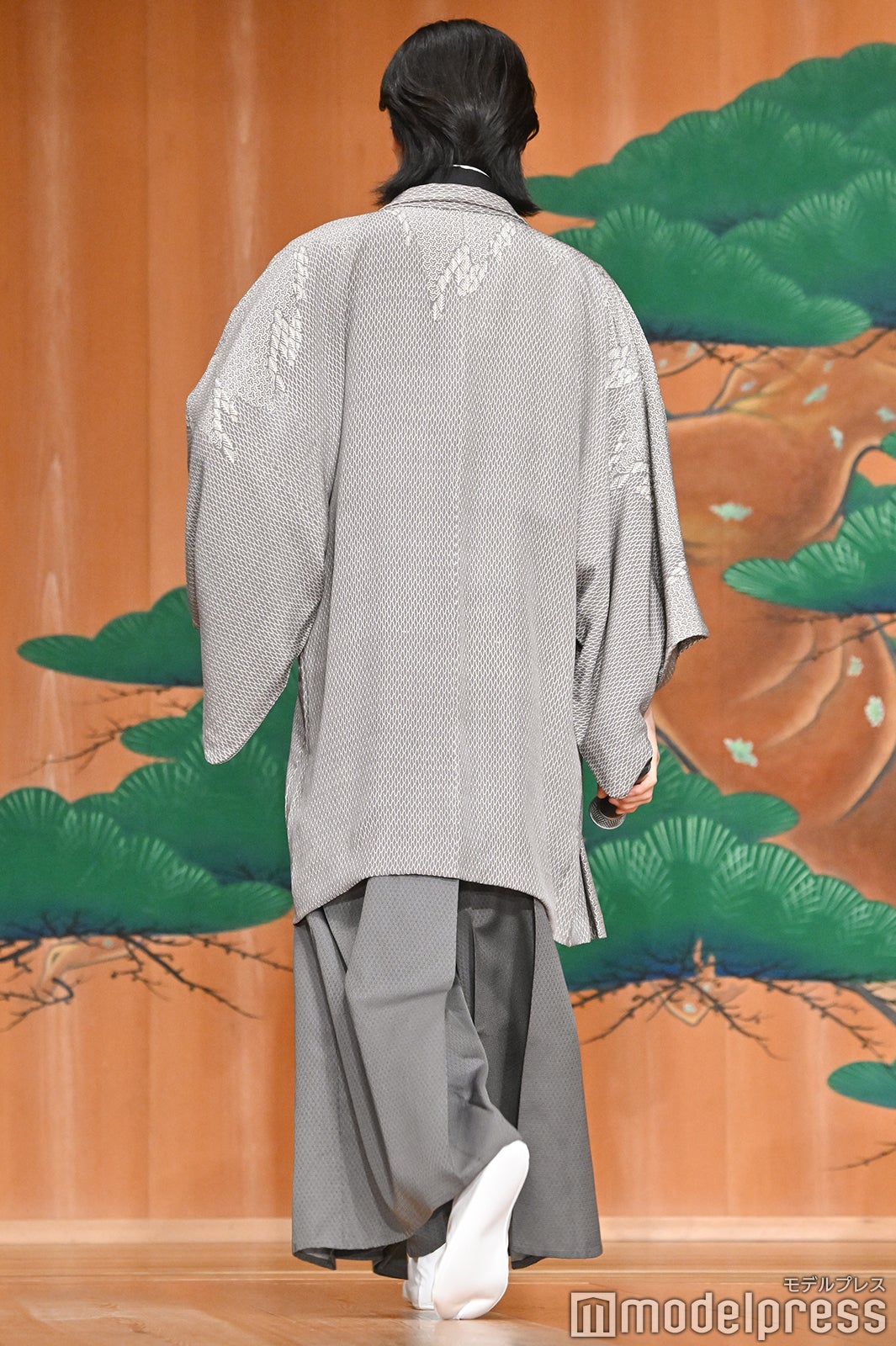 町田啓太の後ろ姿（C）モデルプレス