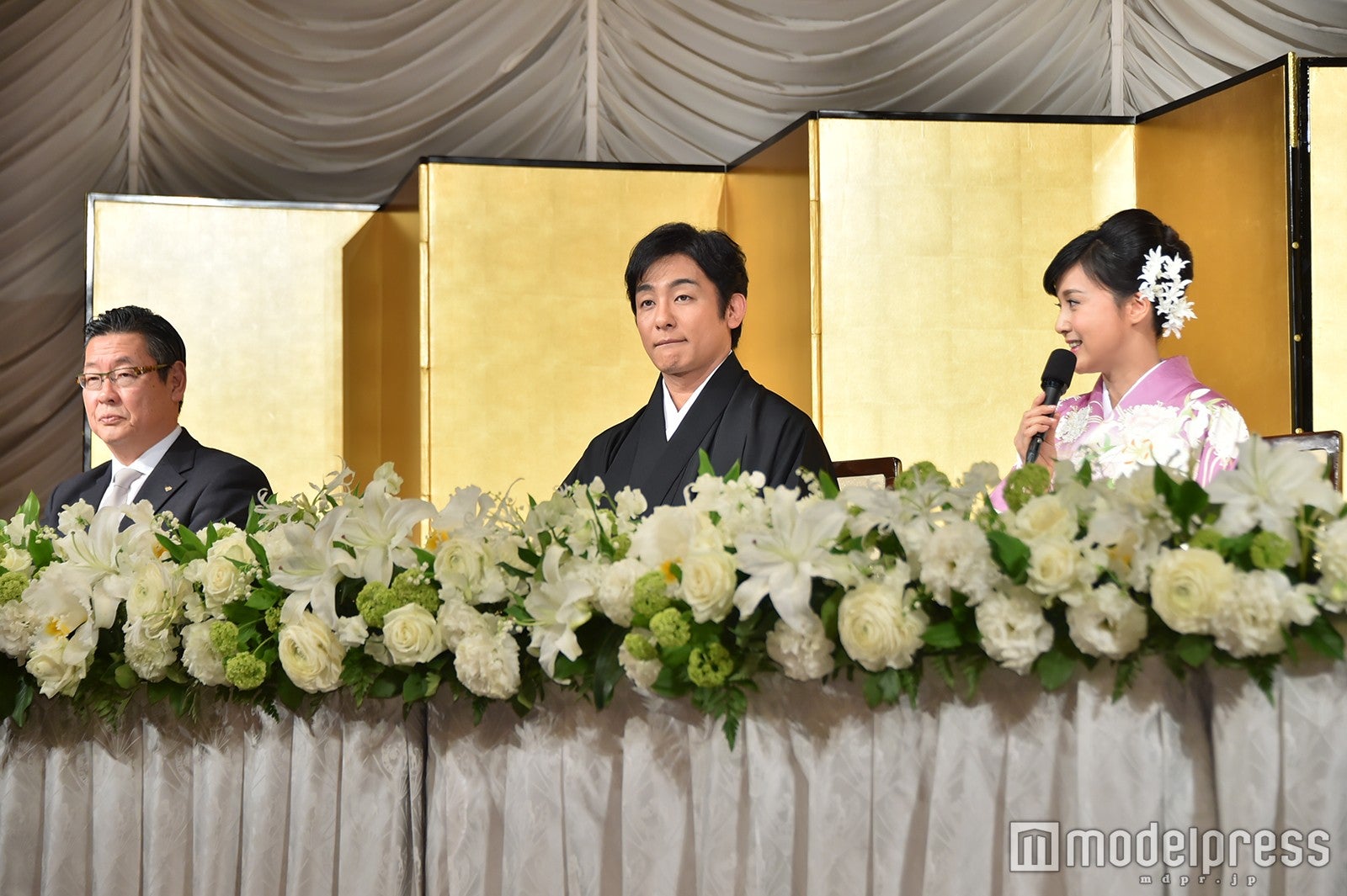 結婚会見の様子（C）モデルプレス