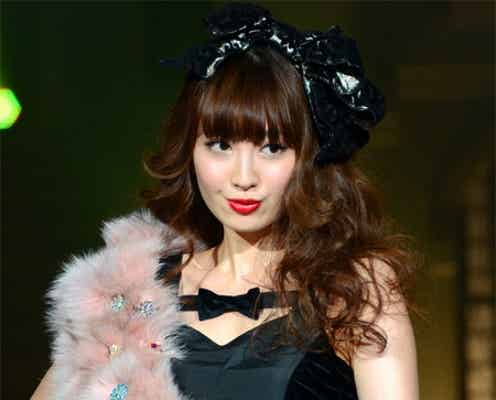 小嶋陽菜、投げキッスでおしゃれ女子をメロメロに 秋冬も肌「見せます」宣言