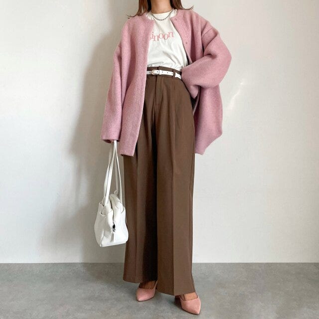 GUブラウンタックワイドパンツとピンクコーデ