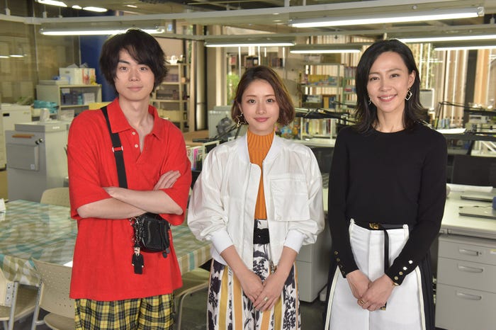 (左から)菅田将暉、石原さとみ、木村佳乃 (C)日本テレビ