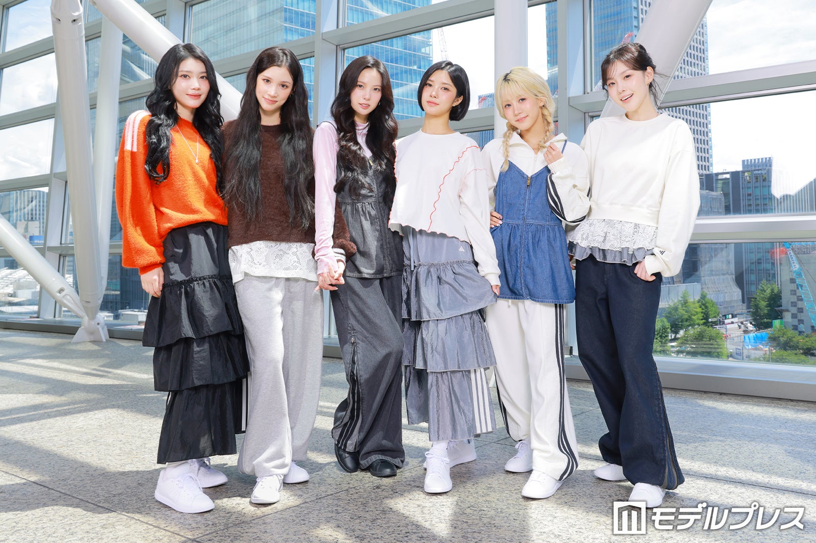 （左から）シャオティン、ヒュニンバヒエ、ユジン、ダヨン、ヒカル、チェヒョン（C）モデルプレス