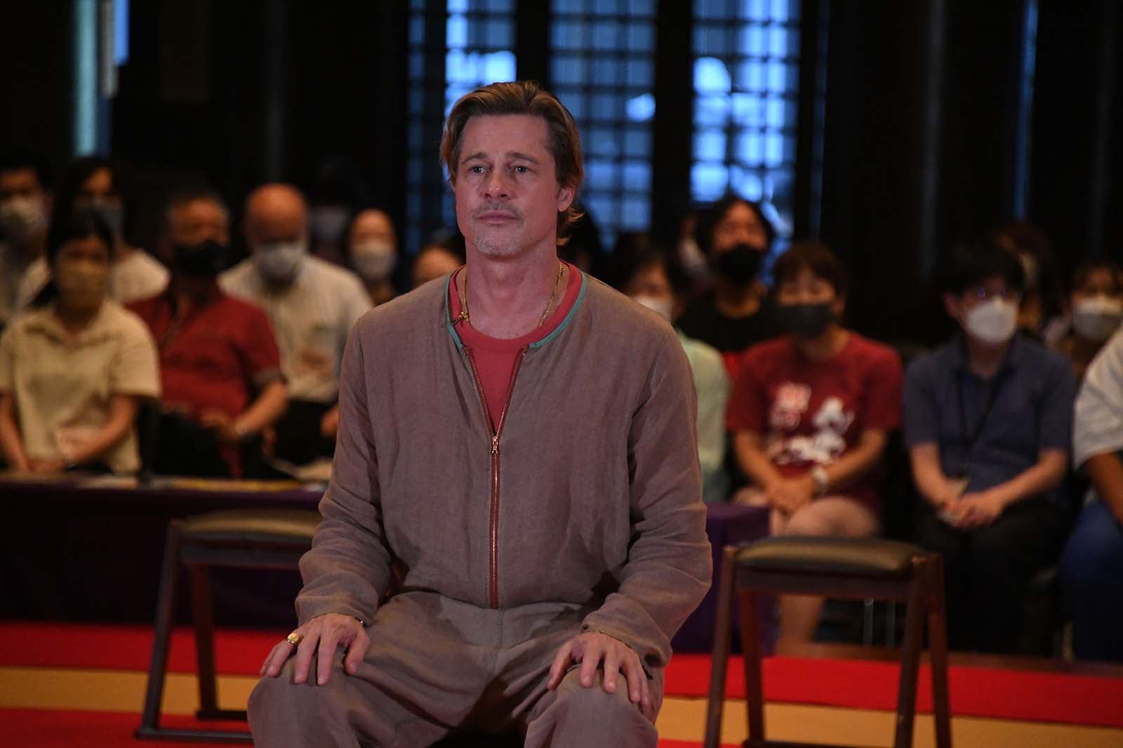 厄除け中のブラッド・ピット（提供写真）