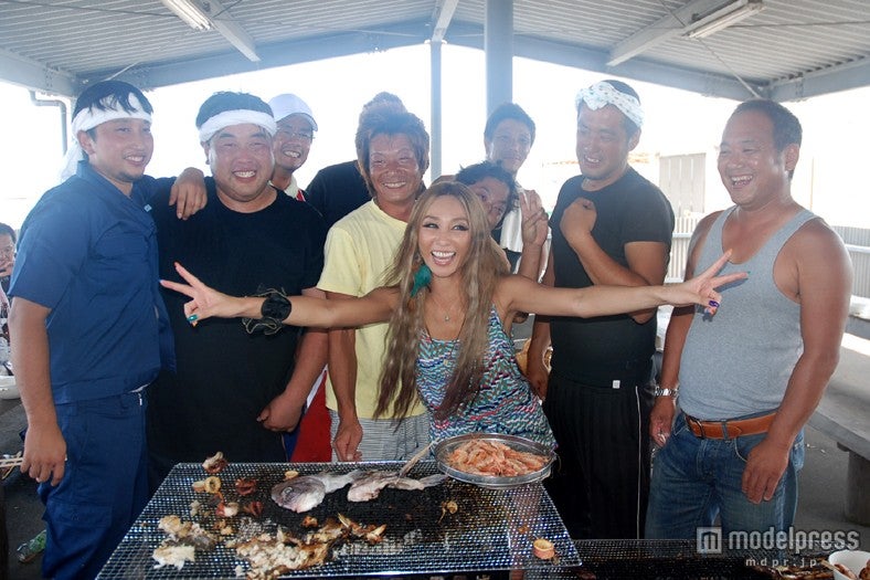 漁業活動を支援するウギャル