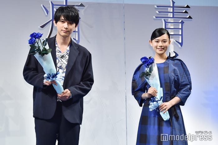 映画『青くて痛くて脆い』公開直前イベントに登壇した(左から)吉沢亮、杉咲花 (C)モデルプレス