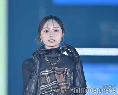 乃木坂46梅澤美波、変形サングラスもお似合い ロングドレスで抜群スタイル【GirlsAward 2024AW】