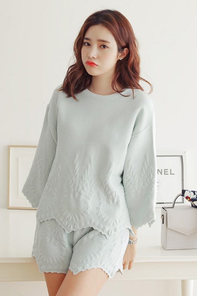 レースエンボススカラップヘムショートニットパンツ「DHOLIC」5,853円 (税込)／画像提供：DHOLIC