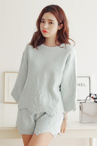 レースエンボススカラップヘムショートニットパンツ「DHOLIC」5,853円 (税込)/画像提供:DHOLIC