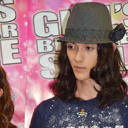 囲み取材に出席した栗原類