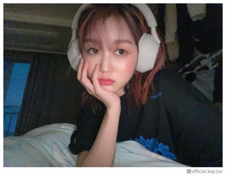 Kep1erヒカル、前髪カット＆ピンクレッドヘアで大胆イメチェン「雰囲気違う」「破壊的可愛さ」