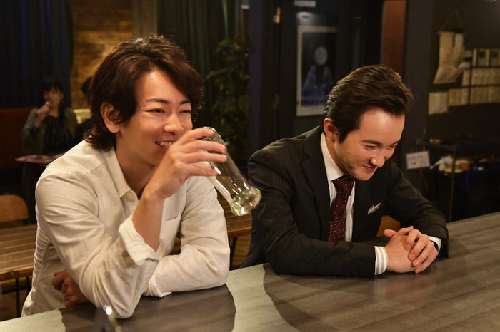 佐藤健、浅利陽介/「義母と娘のブルース」第9話より(C)TBS