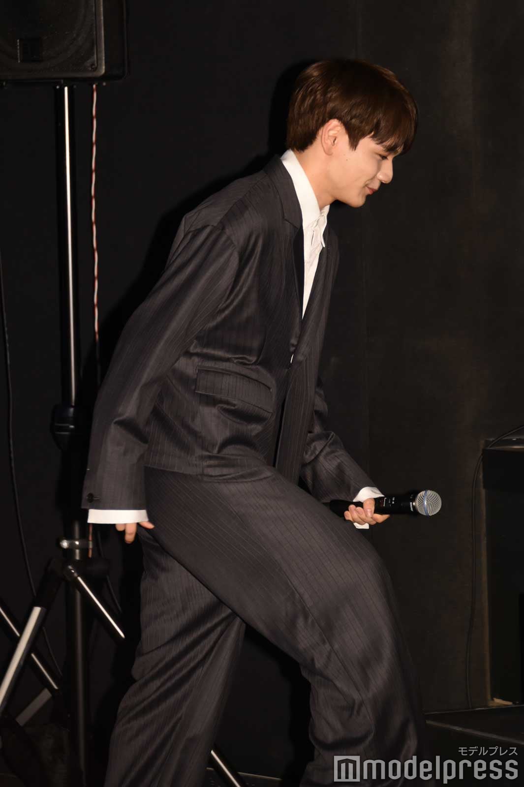 登壇する豆原一成 （C）モデルプレス