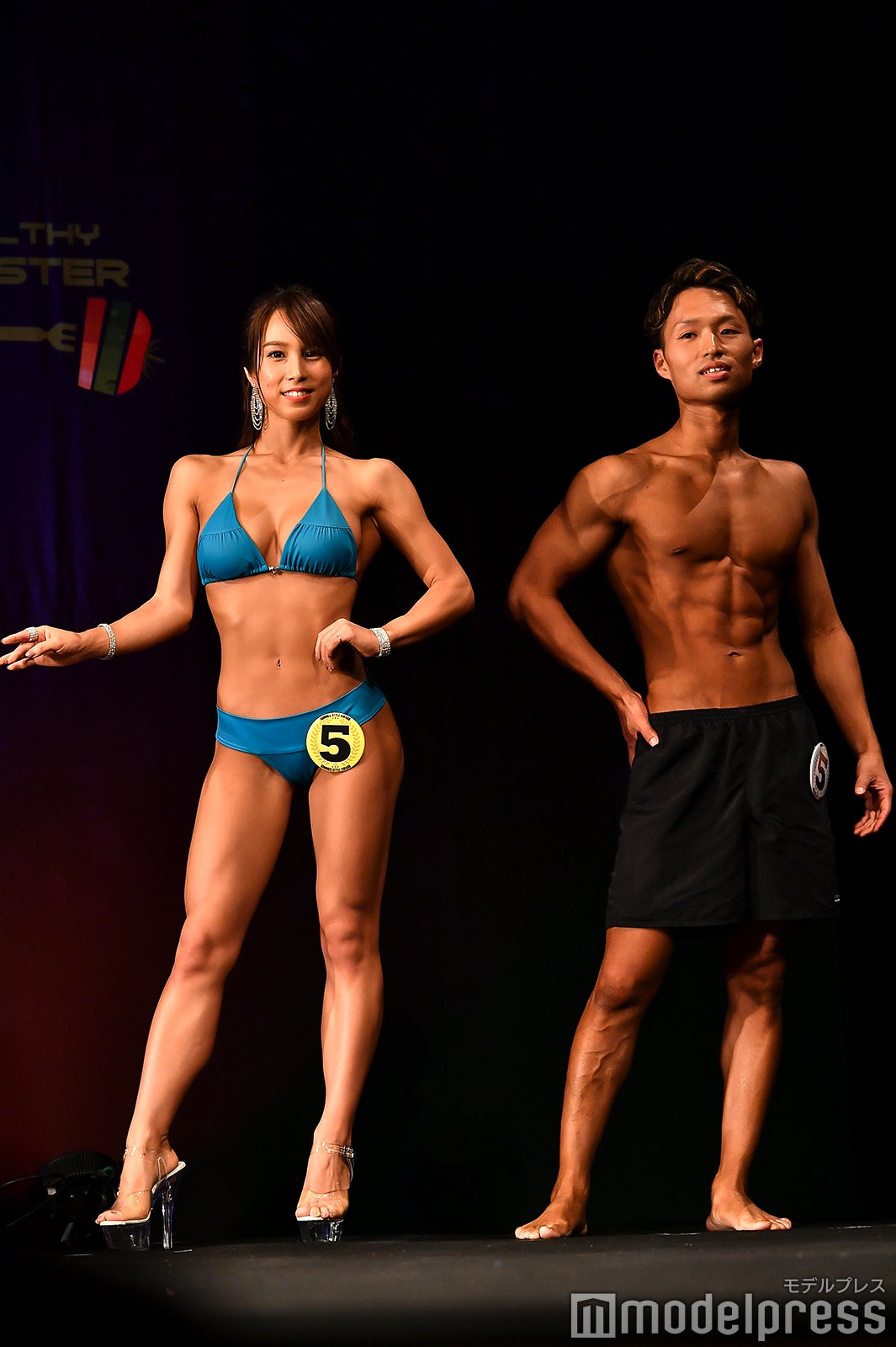 犬童美乃梨、玉手雅也トレーナー（C）モデルプレス