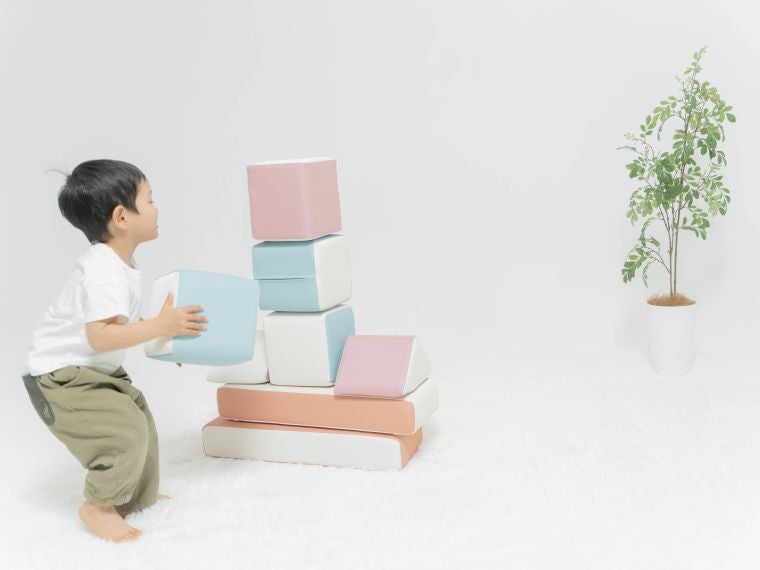 コトブキ工芸の家庭用インテリアブランド「イエビト」 プレークッション軸に拡大