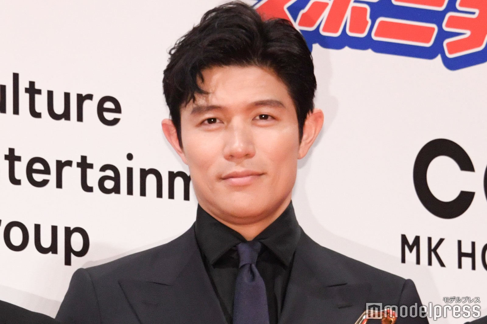 鈴木亮平「異性愛者に認められている権利は当たり前ではない」同性愛者役で得た気づき “理想的な恋人”も明かす＜第78回毎日映画コンクール＞