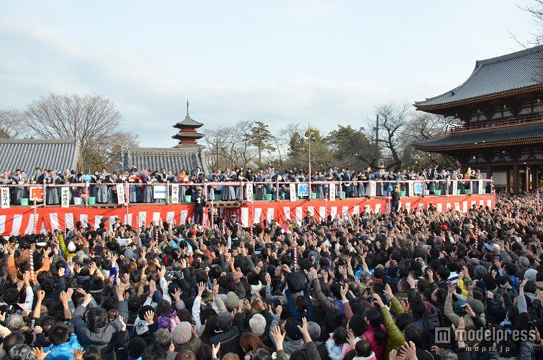 池上本門寺の豆まきの様子