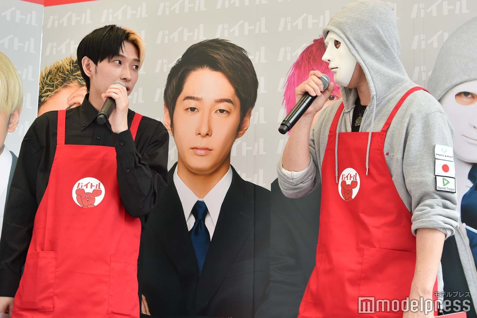 トークイベントに登壇したヒカル、ラファエル （C）モデルプレス