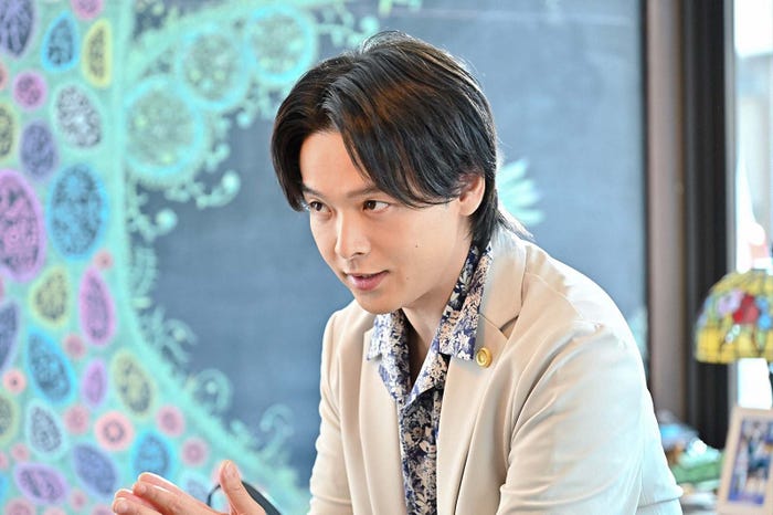 中村倫也「石子と羽男―そんなコトで訴えます?―」第1話より(C)TBS