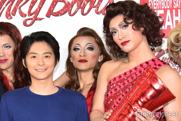 三浦春馬 大胆ミニスカの女装姿を初披露 小池徹平 病みつきになる モデルプレス