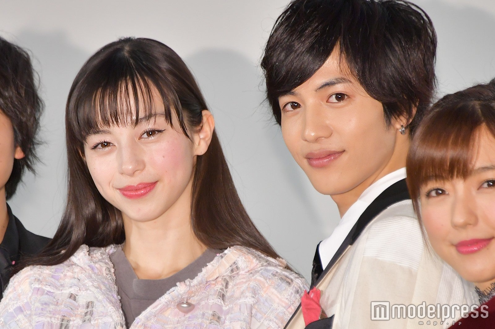 志尊淳、中条あやみに“お尻ニキビ事情”を暴露され慌てる＜覆面系ノイズ＞