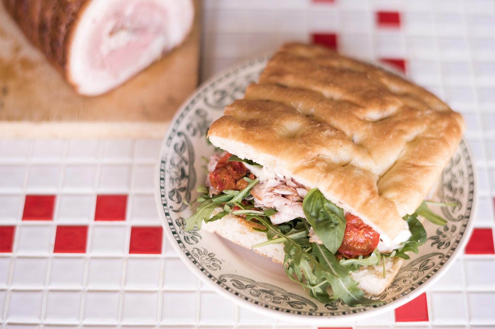 フレッシュメイドのモッツァレラチーズサンドイッチ／画像提供：ベイクルーズ