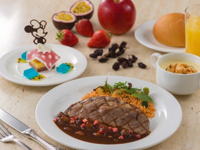 東京ディズニーシー20周年スペシャルセット(2,980円)提供店舗:ホライズンベイ・レストラン(C)Disney