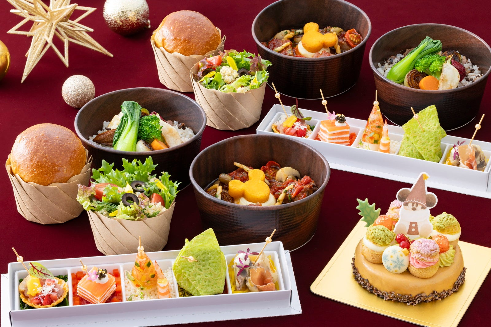 ディズニーアンバサダーホテル テイクアウトメニュー “ディズニー・クリスマス”ディナーセット（C）Disney