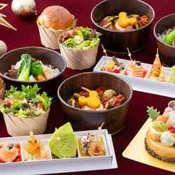 ディズニーアンバサダーホテル テイクアウトメニュー “ディズニー・クリスマス”ディナーセット(C)Disney