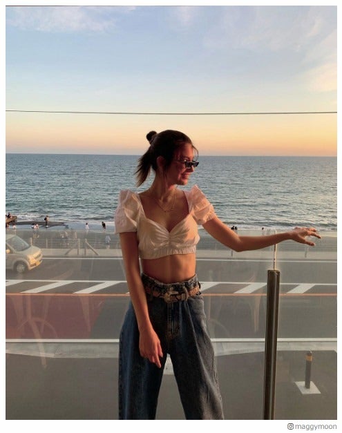 マギー、バキバキ腹筋に絶賛の声「努力の賜物」「見事なウエスト」