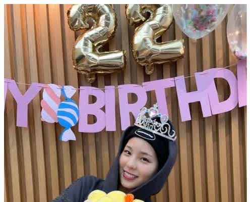 NiziUマコ、誕生日迎え祝福殺到 写真公開で“フードの中”に注目集まる
