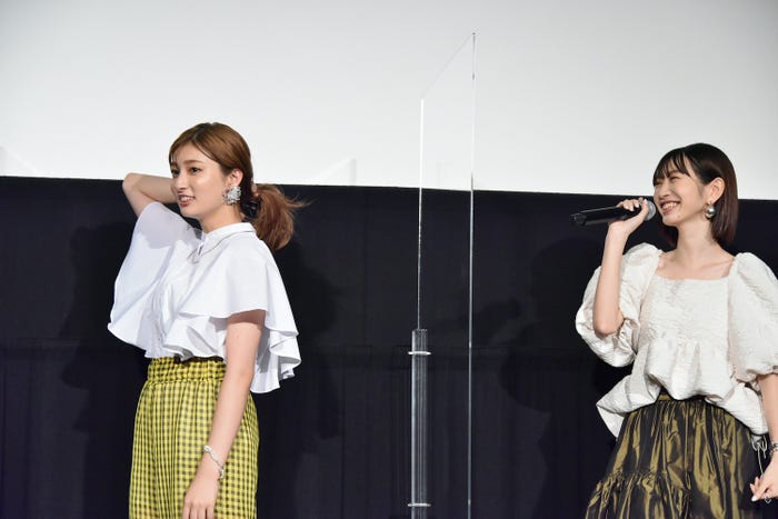 吉川愛、岡本夏美(C)2021「ハニーレモンソーダ」製作委員会(C)村田真優/集英社