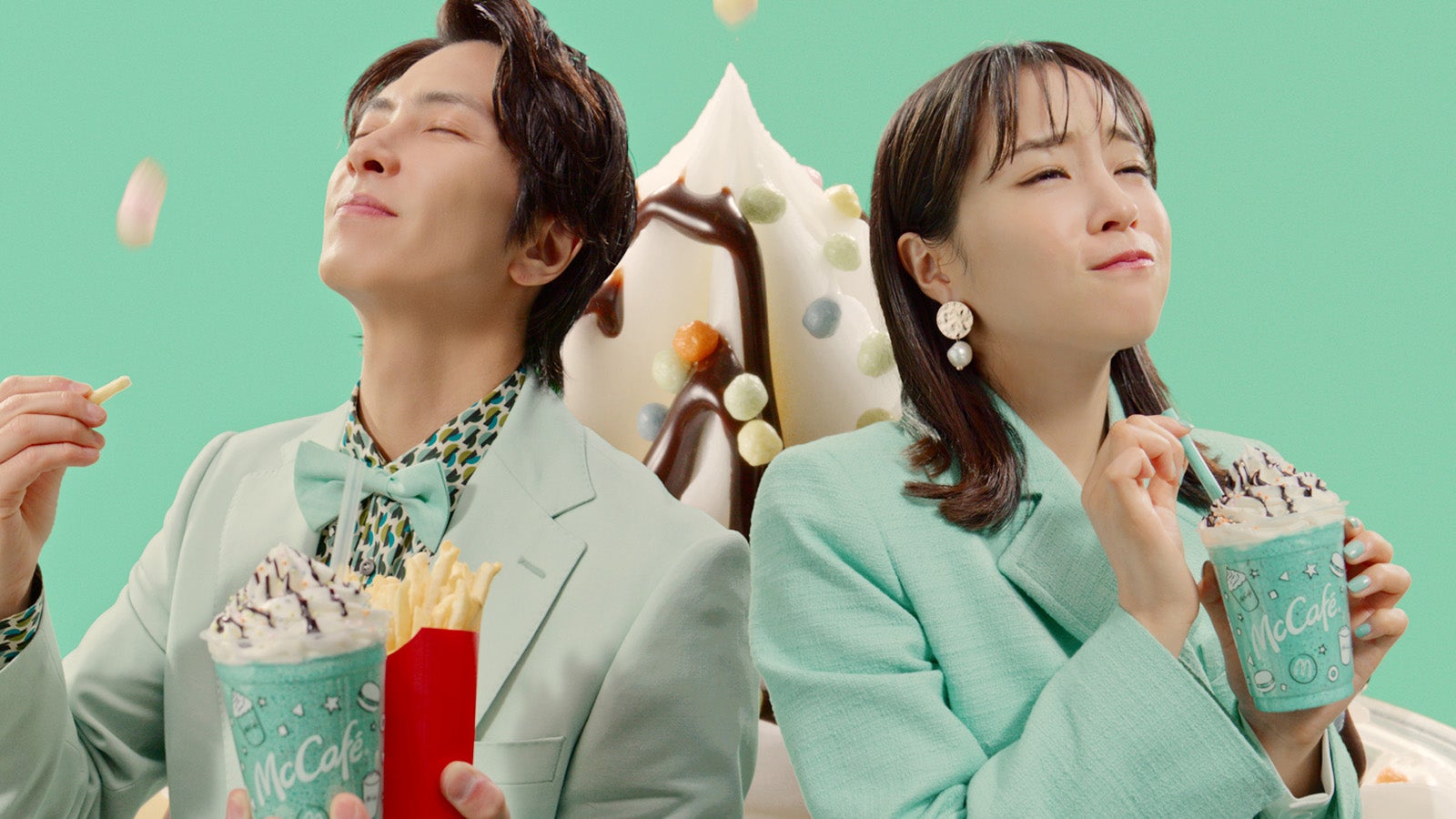 山下智久、広瀬すず／新TVCM「マックカフェ『しあわせすぎるっ！チョコミント』」篇（提供写真）