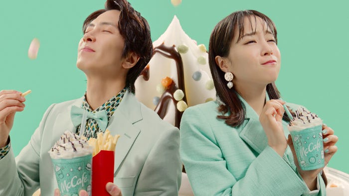 山下智久、広瀬すず/新TVCM「マックカフェ『しあわせすぎるっ!チョコミント』」篇(提供写真)
