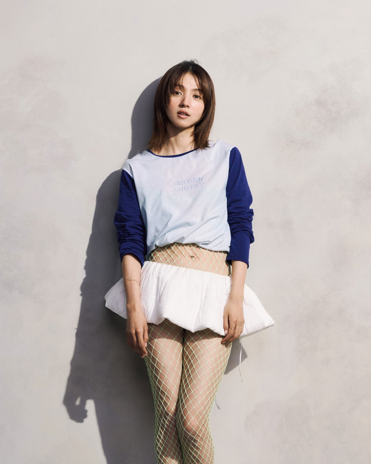 満島ひかり、ミニスカ×網タイツで美脚披露「ラストマイル」綾野剛の言葉が励みに