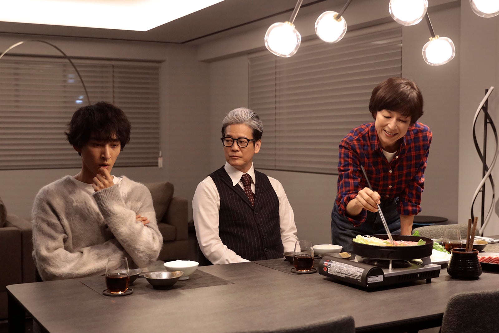 上杉柊平、唐沢寿明、鈴木保奈美「プライベートバンカー」第2話（C）テレビ朝日