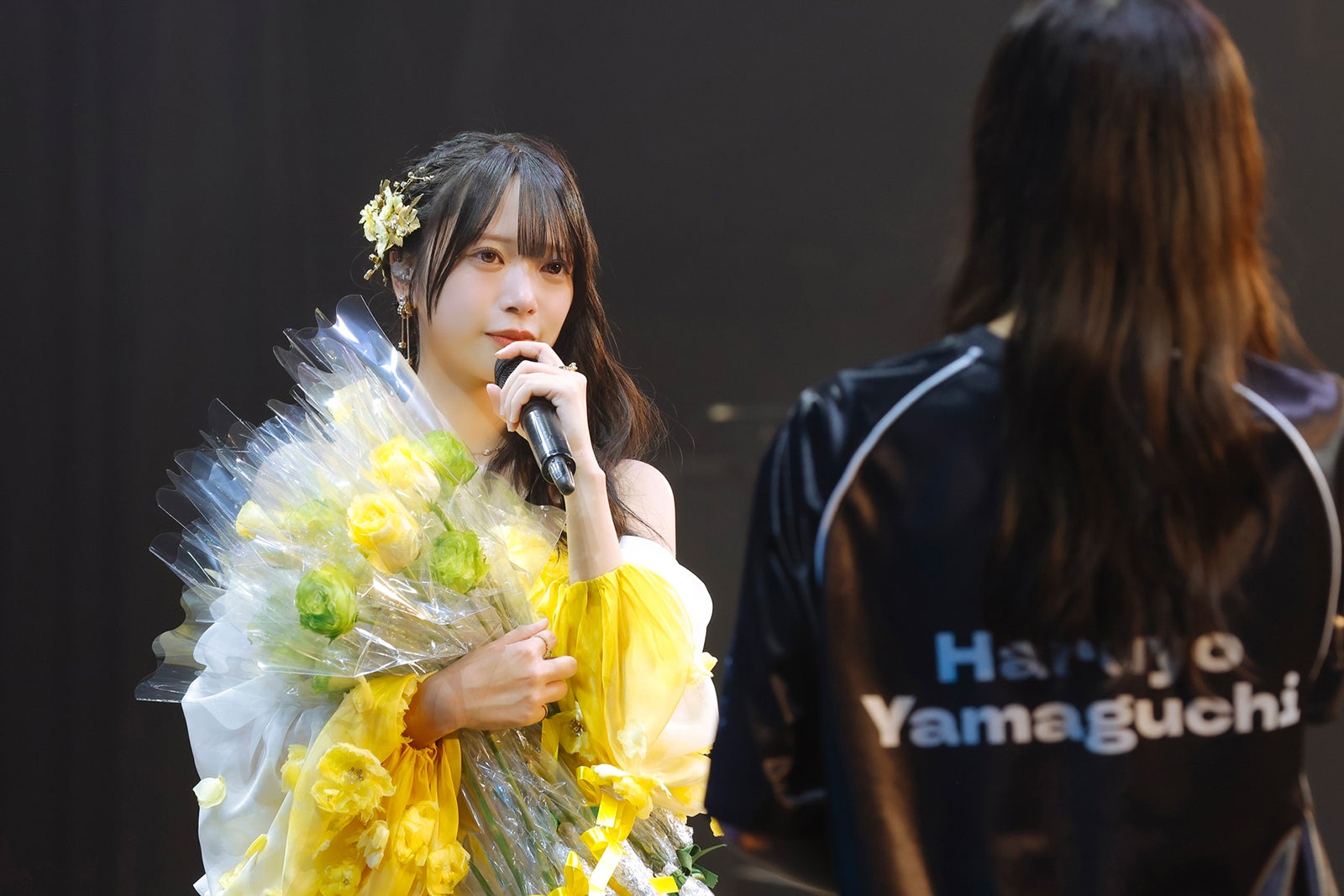 日向坂46山口陽世卒業セレモニー、ライブハウスにメンバー全員集合 黄色いドレス姿でスピーチ「6年半、とても私は幸せでした」