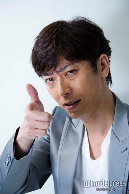 「BAILA」新CMに人気芸人起用、アラサー女性を応援