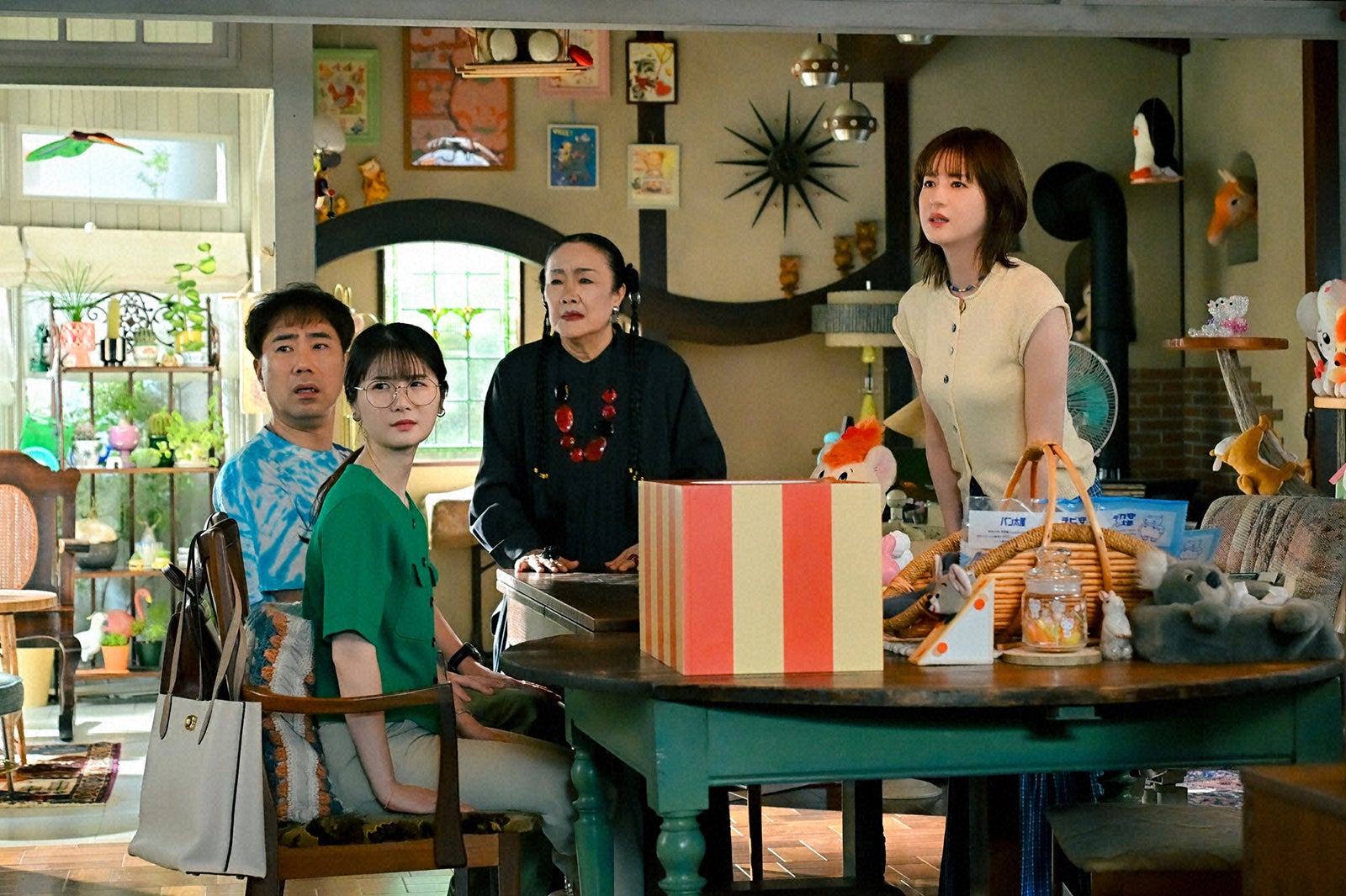 藤井隆、小野花梨、白石加代子、松本若菜「君の好きは無敵」第7話（C）TBS