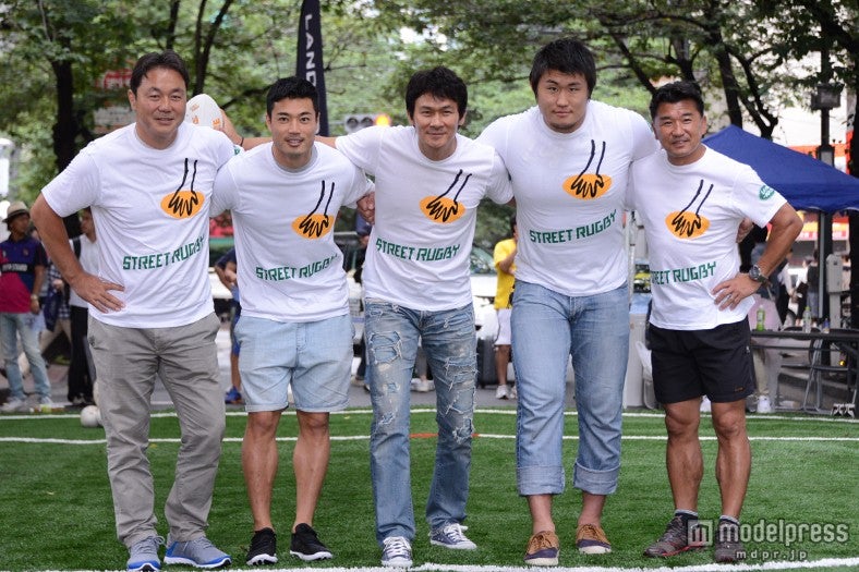 （左から）清宮克幸氏、山田章仁選手、伊原剛志、真壁伸弥選手、岩出雅之氏