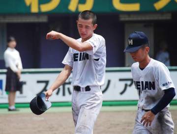 龍谷大平安 準々決勝敗退、18年以来77度目聖地遠く エース川島暴投で勝ち越し献上「自分のせいで負けた」