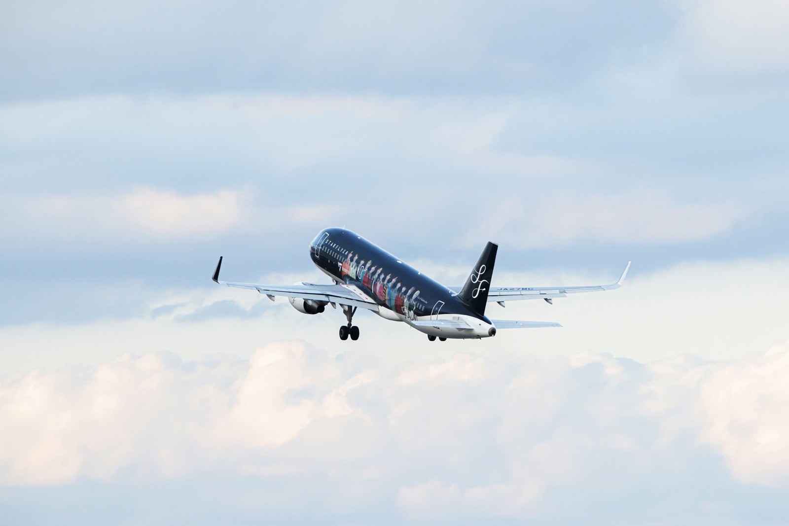 SEVENTEEN 'FOLLOW' THE CITY JET（C）HYBE JAPAN