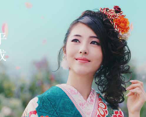 浜辺美波、“ギャル美波”姿披露 5種の華やか振袖で登場