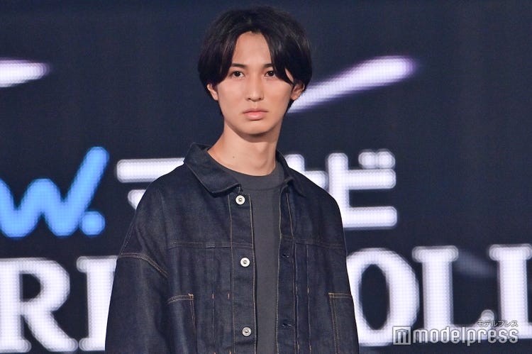 驚異の小顔 9頭身 現役男子高校生モデル 美波 圧巻スタイルでデニムコーデ着こなし Tgc21a W モデルプレス 驚異の小顔 9頭身 現役男子高校生モデル 美波 圧巻スタイルでデニムコーデ着こなし Tgc21a W モデルプレス